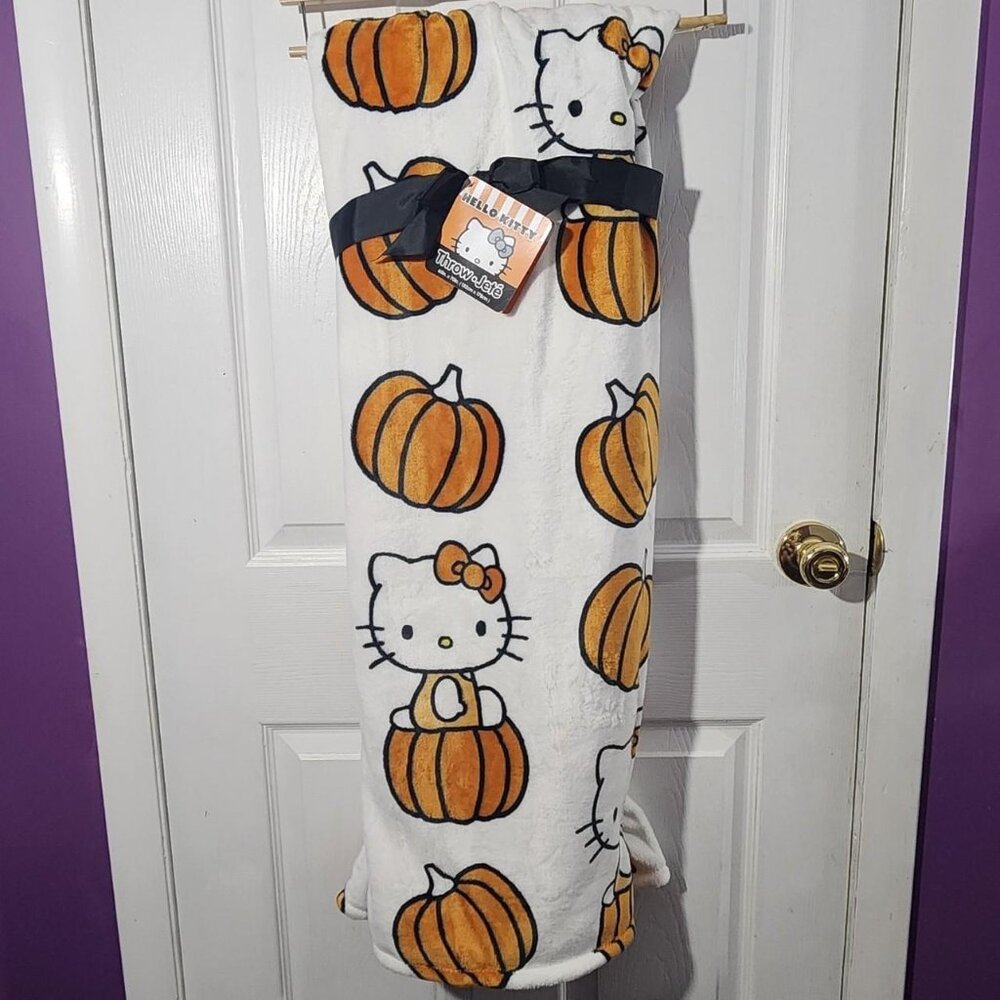 Halloween Hello Kitty White Pumpkins Throw Blanket